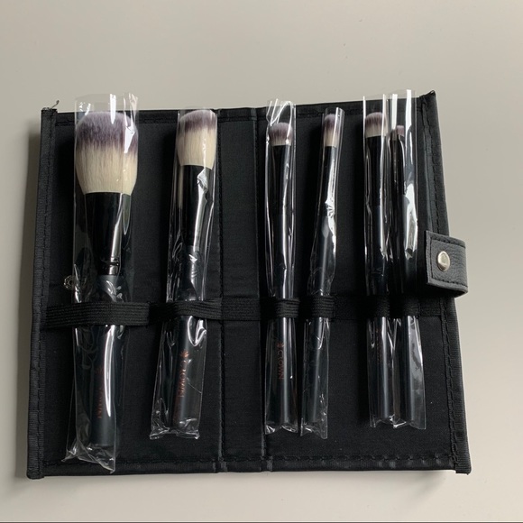 Crown Brush Essentials Set - Picture 2 of 6